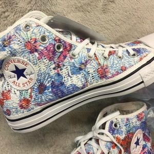 NWT Spray Paint Floral Converse